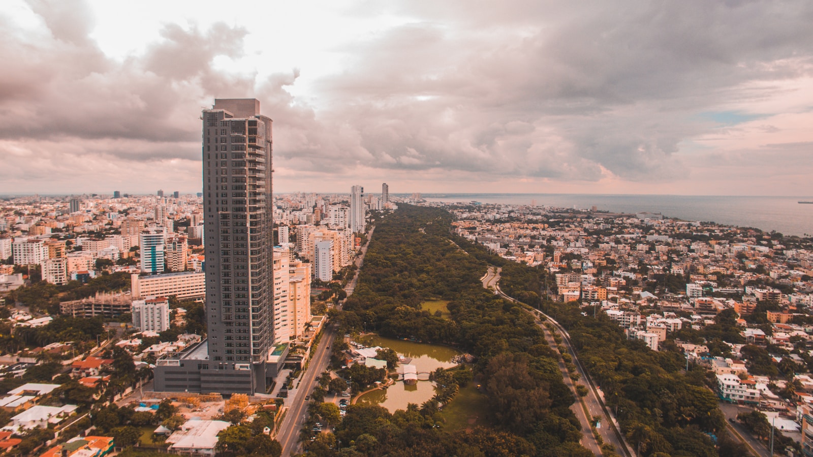 High-end residential tower in the Santo Domingo skyline